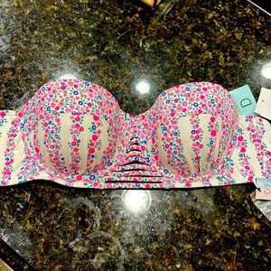34D swim top w double clasp closure at back! NWT